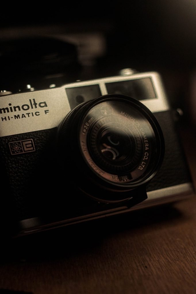 Camera Lens Analogue Retro Film  - FranJacquier / Pixabay
